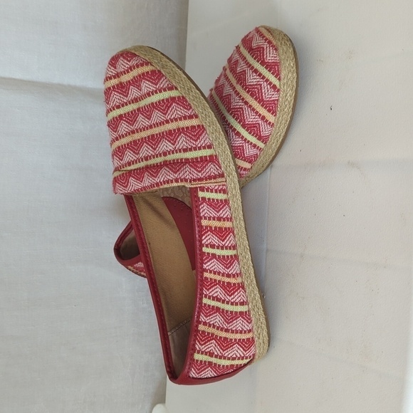 b.o.c. Red Patterned Fabric Espadrille Flats Size 7.5M - Picture 3 of 6